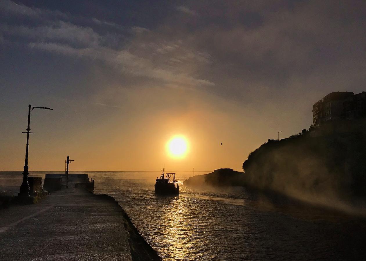 Jolly Sailor Inn Looe Bagian luar foto