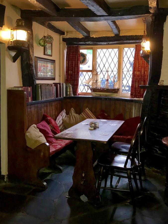 Jolly Sailor Inn Looe Bagian luar foto