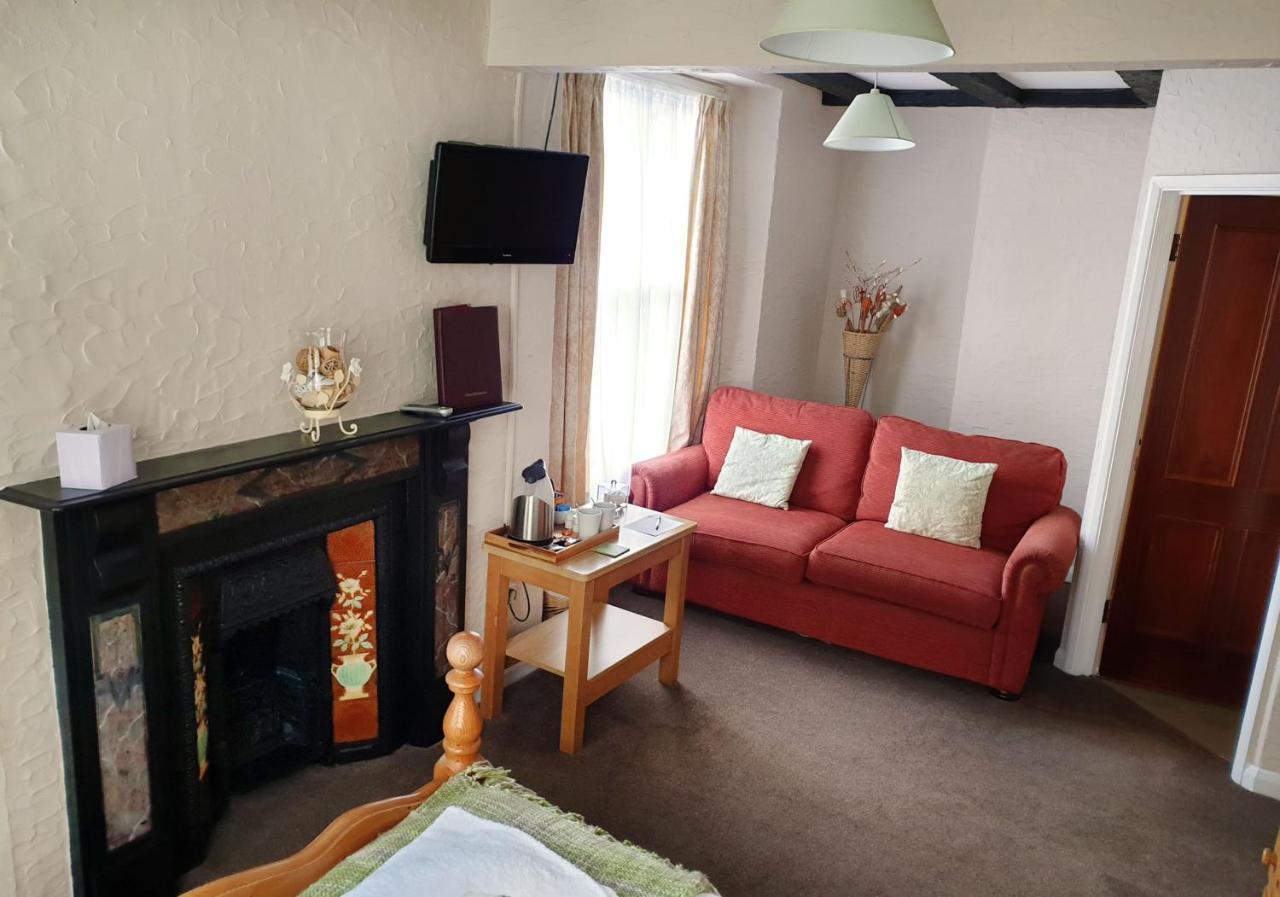 Jolly Sailor Inn Looe Bagian luar foto